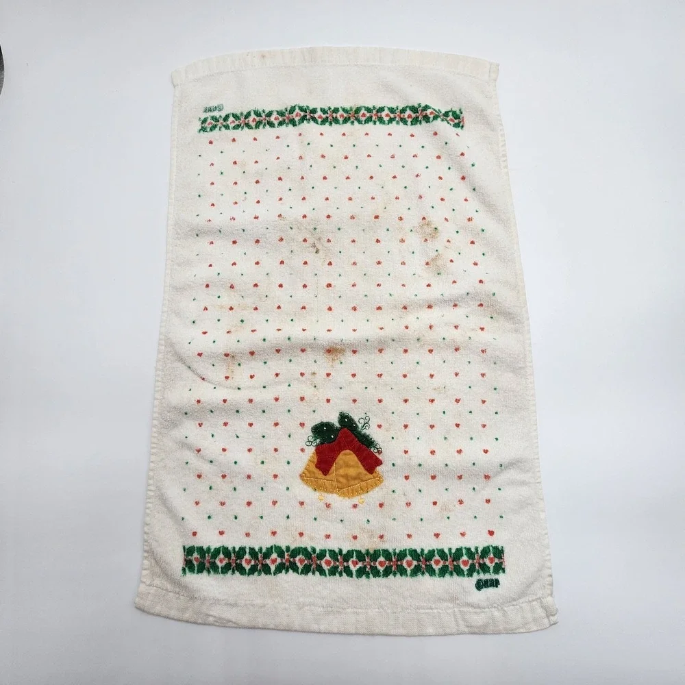 Vintage Cannon Christmas Themed Hand Towels Lot of 4 24x14 Cat Bells Wreath Snow
